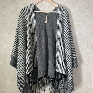TeeBerry & Weave fringe Poncho Cardigan Large